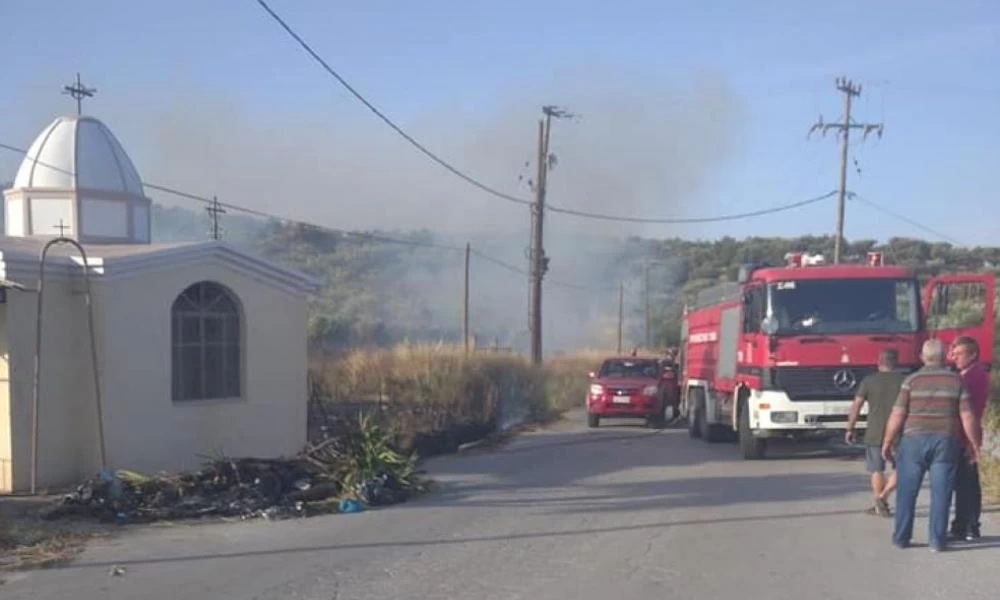 Μόρια: Φωτιά κοντά στο πρόσφατα ανακαινισμένο εκκλησάκι μετά από βανδαλισμό